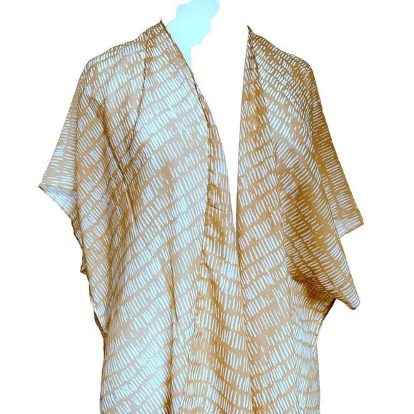Sole Society Printed Dusty Mustard Ruana One Size Cover Up NEW - Picture 3 of 8
